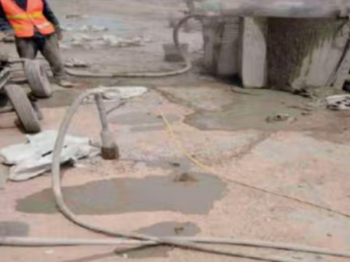 荆州水泥混凝土路面板底注浆技术 路面脱空注浆整治方案